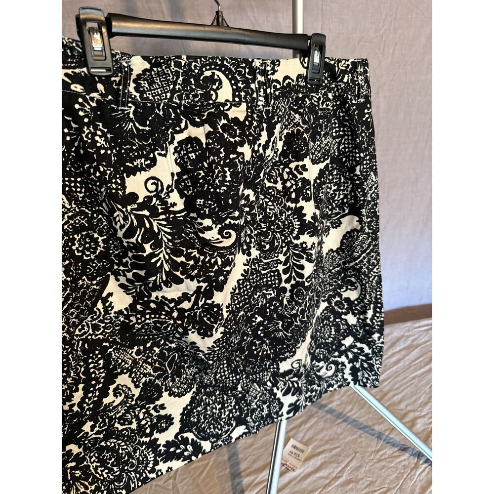Talbots Women's Skirt - Just Above Knee, Black & White Paisley, S10